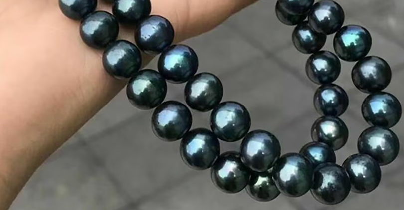 Black freshwater pearls